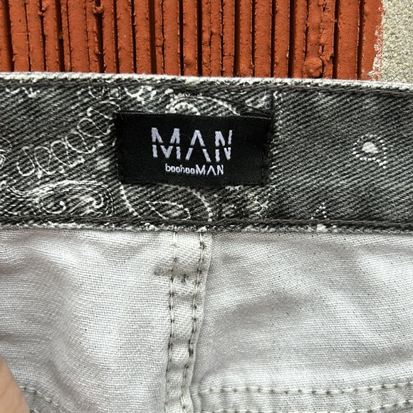 Patterned Grey Women's Jeans - Picture 3 of 5